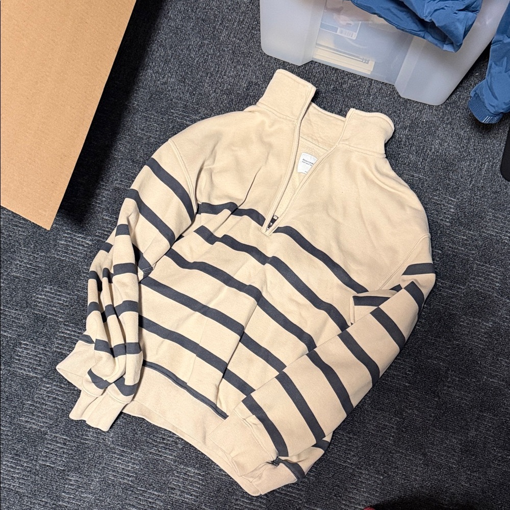 Abercrombie & Fitch Beige and Black Zip Up Sweater